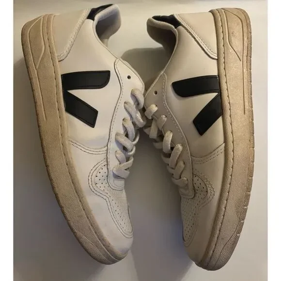 Veja V-10 Sneakers in Extra White / Black Size 8 - Picture 7 of 11
